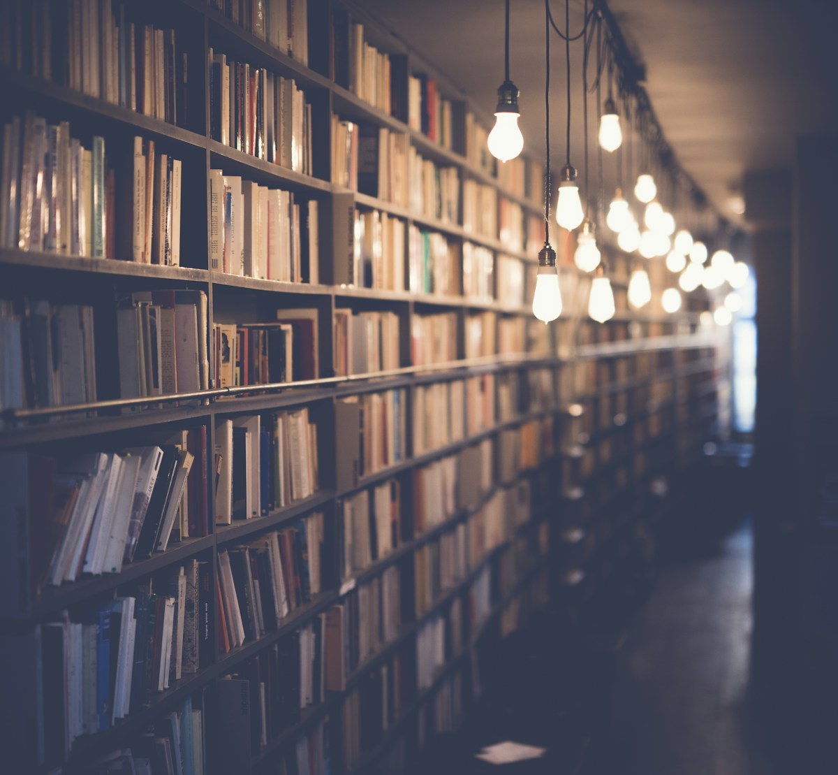 Bibliothèque monastique restaurée du cénacle